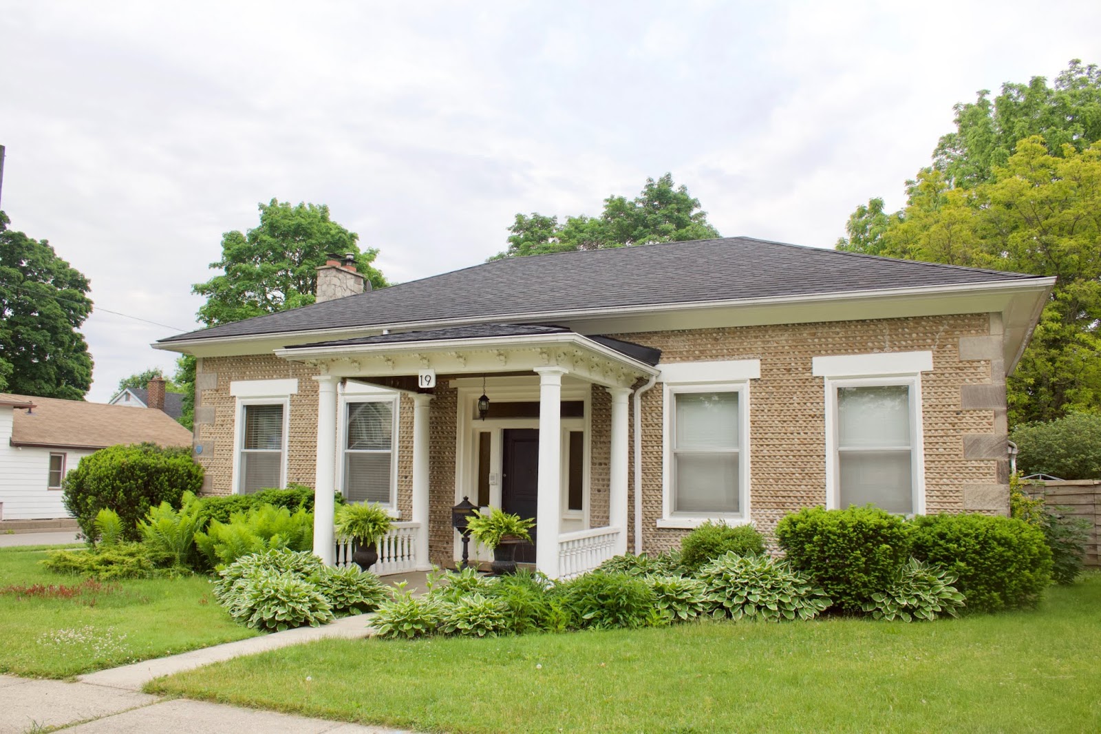 19 Queen St Paris Ont